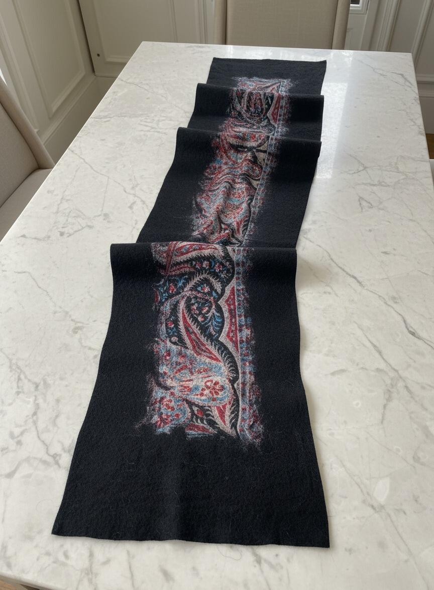 Doran Serisi Keçe & İpek Atkı / Runner Siyah