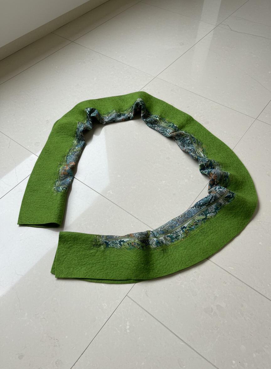 Doran Serisi Keçe & İpek Atkı / Runner Canlı Yeşil